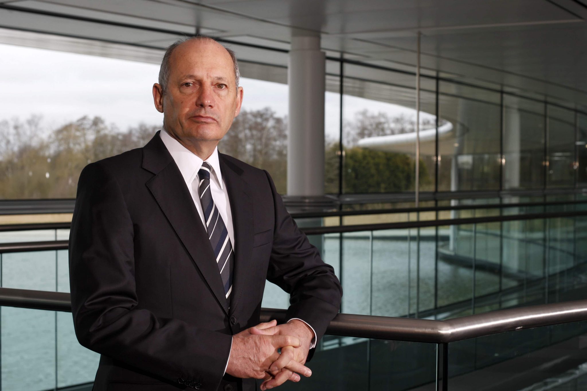 El ex-jefe de McLaren, Ron Dennis valora el precio de venta de sus