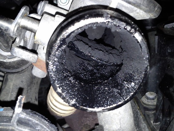 How to clean the EGR valve2 • MomentoGP
