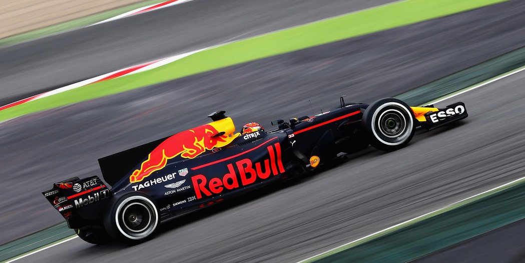 Max Verstappen con neumáticos pirelli en Barcelona 2