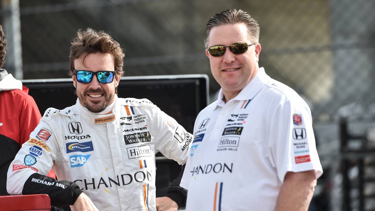 Alonso y Zak Brown