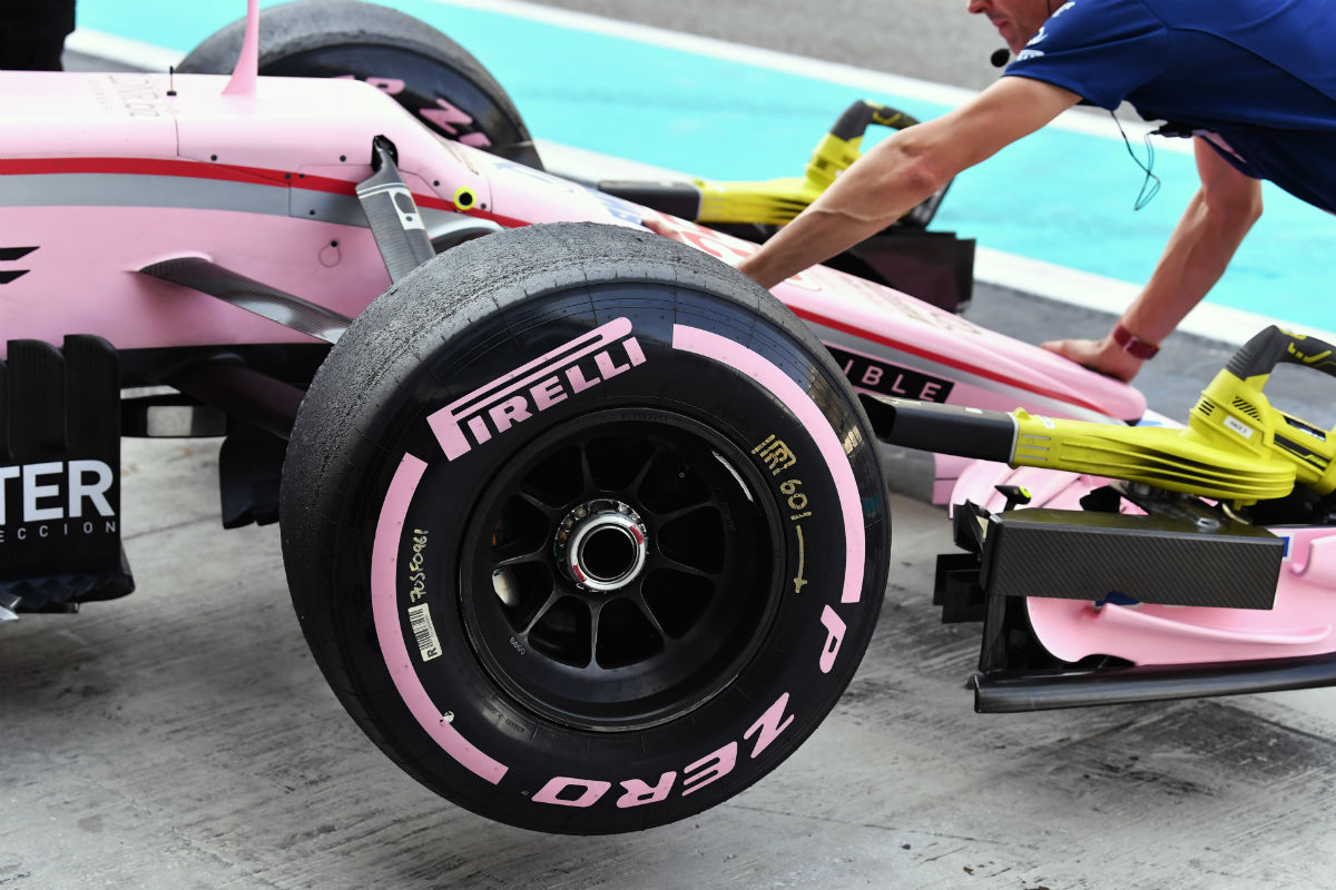 Hiperblando de Pirelli en el Force India en los test de Abu Dhabi 2017