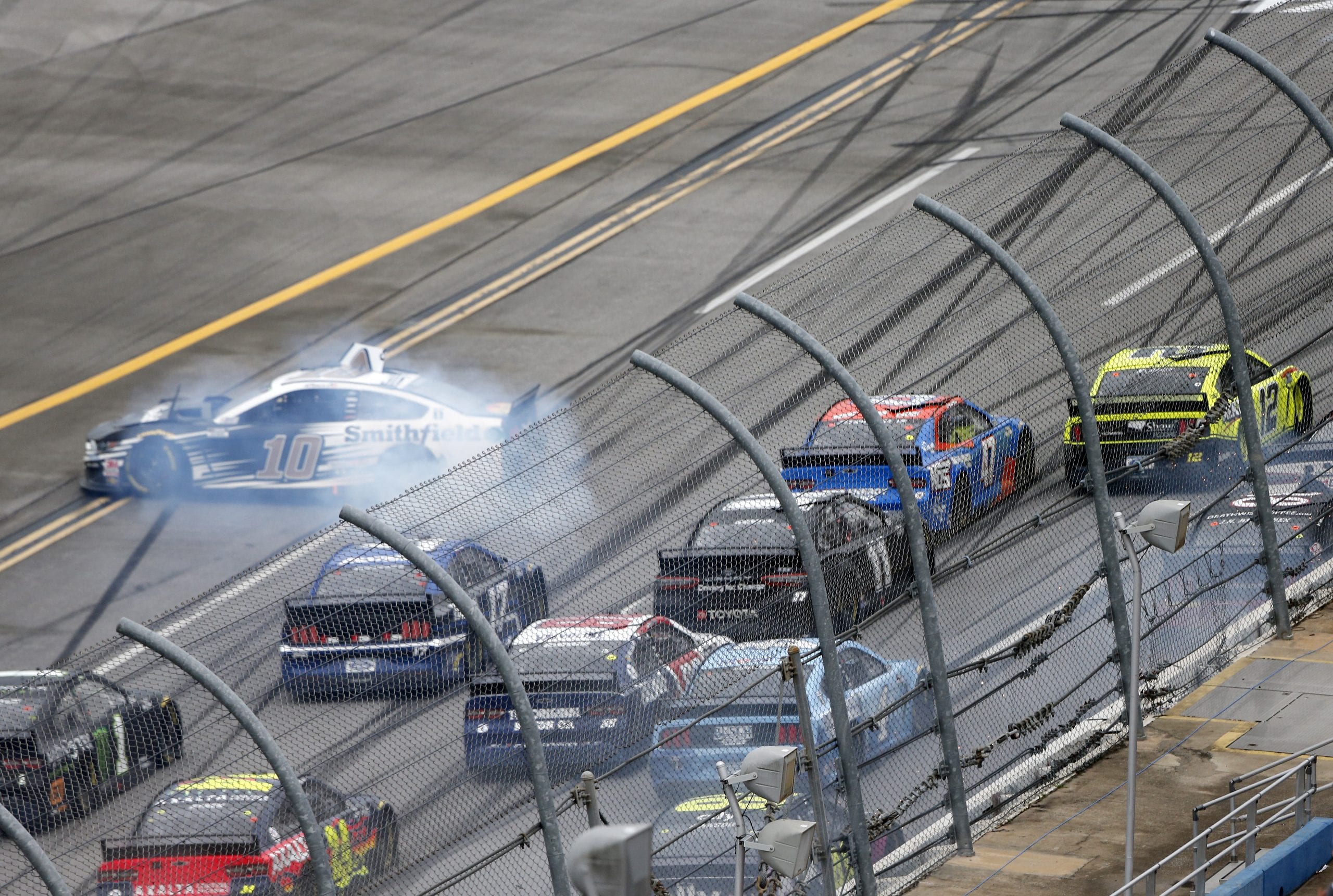 Blaney vence en Talladega